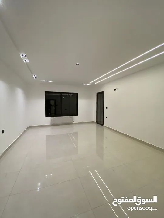 شقق فاخرة 240 متر و 200 متر 4 نوم و 3 نوم بتشطيب فاخر وبسعر مميز في أجمل مناطق طريق المطار البنيات