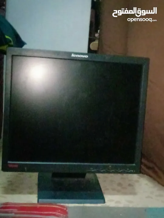 شاشه   Lenovo thinkvisio لا تاخذ مساحه كبيره من المكتب