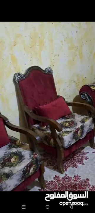 طقم كنب بحالة ممتازة خشب ثقيل للبيع