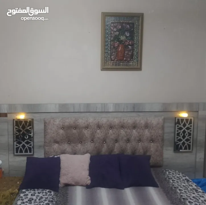 تخت مجوز بحالة الوكالة للبيع مع فرشة مستعمل