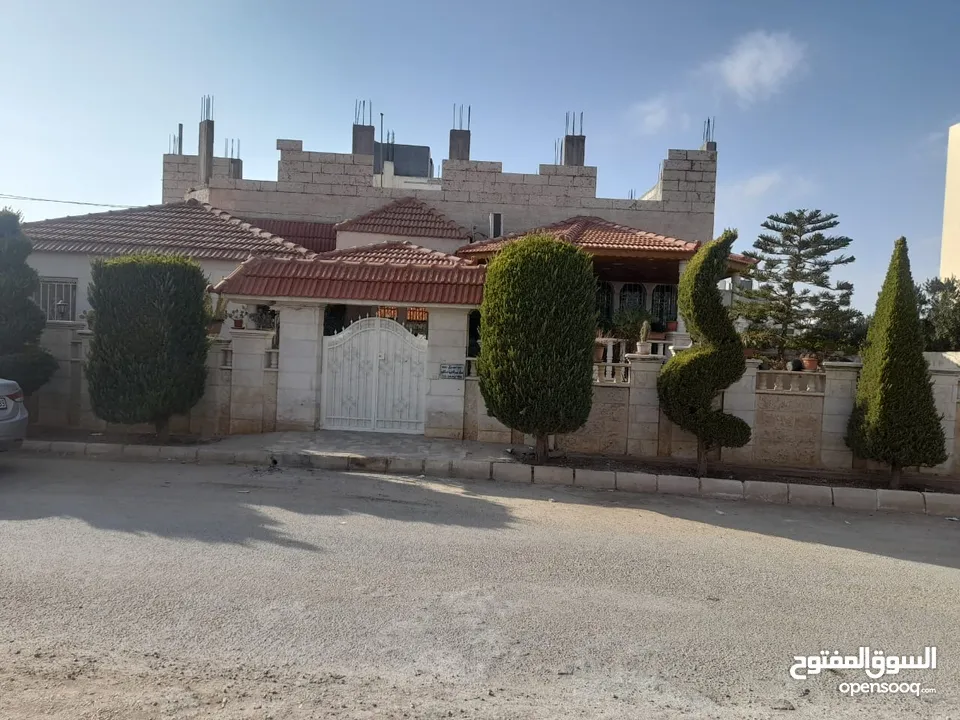 منزل (شبه فيلا) للبيع اربد (حوارة)