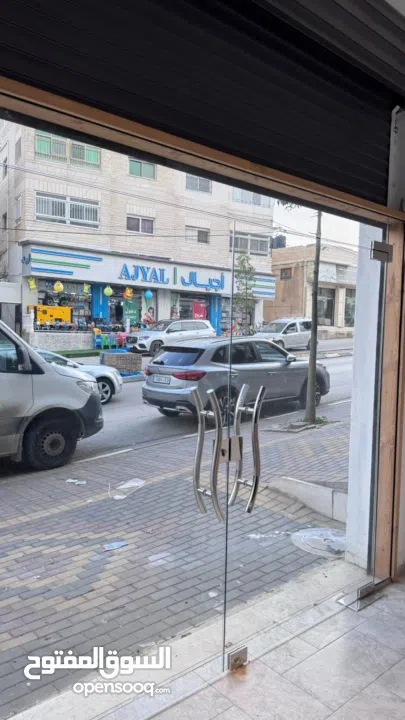 للبيع – مخازن بموقع تجاري مميز