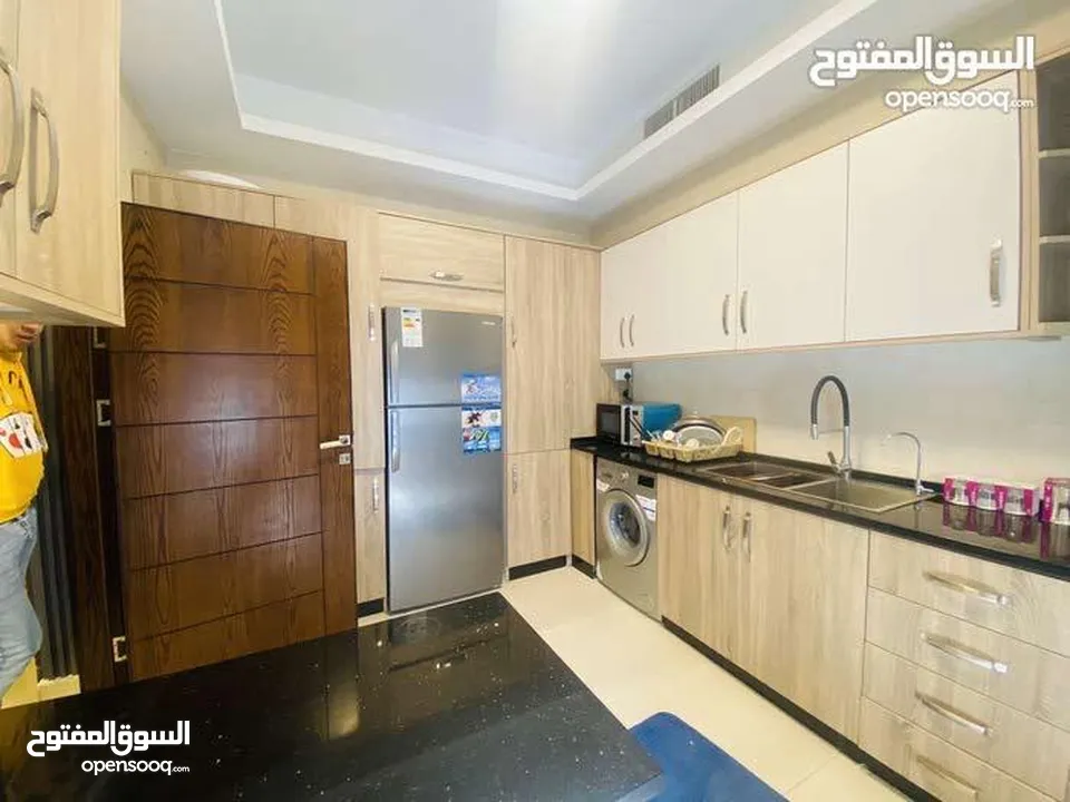 يوجد لدينا شقق   مفروشة للايجار يومي أسبوع شهري  مساحات الشقق من 130 لا 300 متر موقعنا: عبدون فقط