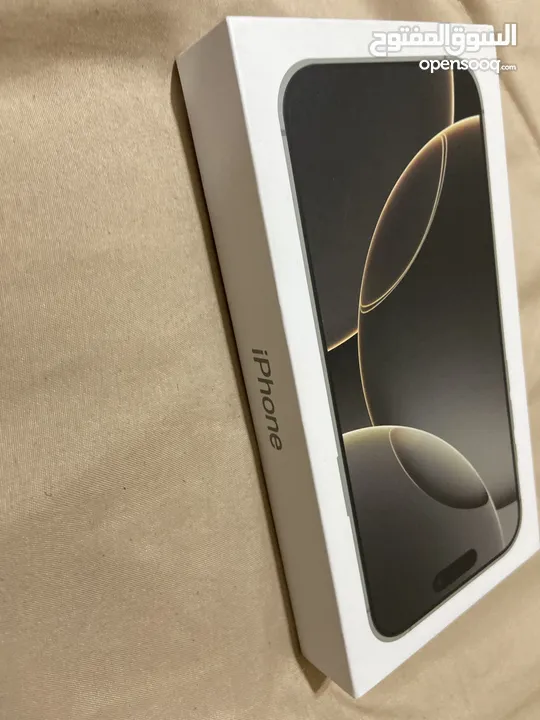 İphone 16 pro max   صيني  جديد  ( تم فتح العلبه لتصوير )فقط مساحه 1تيرا  مع كفر شفاف