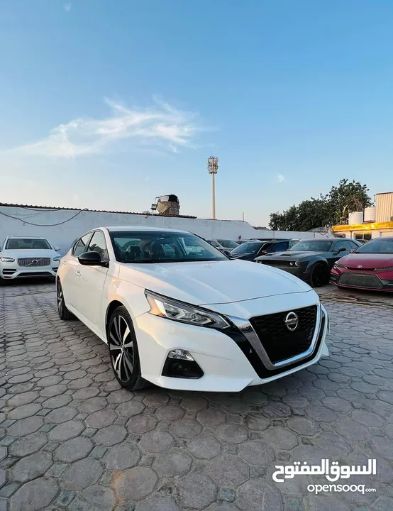 Nissan Altima SR Model 2019 White