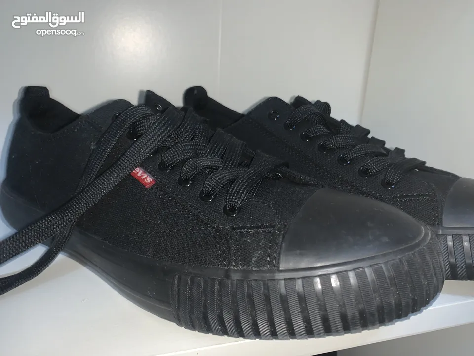 حذاء لي فايس (Levi’s) جديد من امريكا لم يُلبس ولا مرة، للبس اليومي او المناسبات غير الرسمية.