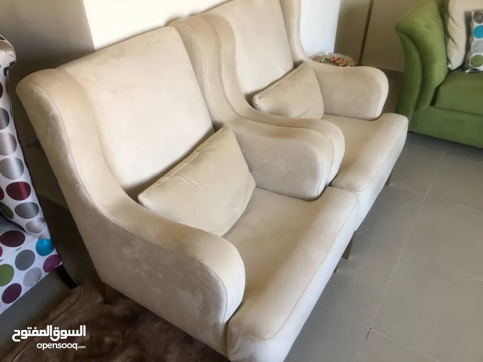 كنب 13 مقعد بحالة الوكاله غير مستخدم كثير بداعي السفر