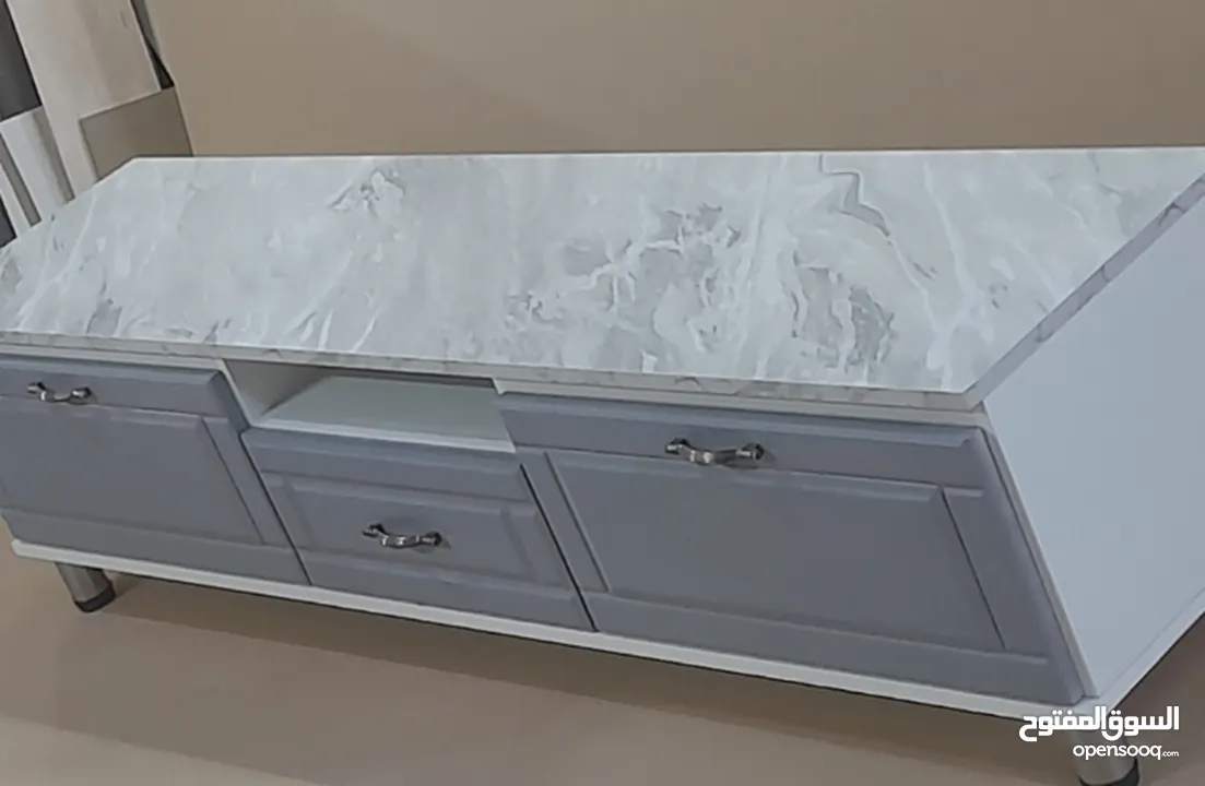 طاولات شاشه ديكورات داخلي خشب لامنيت 18م الون حسب الطلب الون حسب الطلب كفاله 5سنوات على اعمالنا