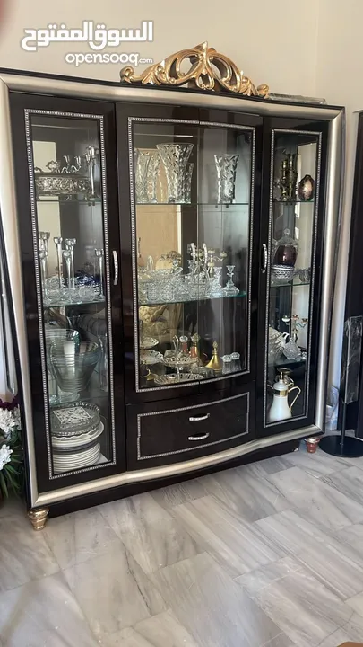 طاولة سفرة ماليزي نخب اول بحالة جيدة