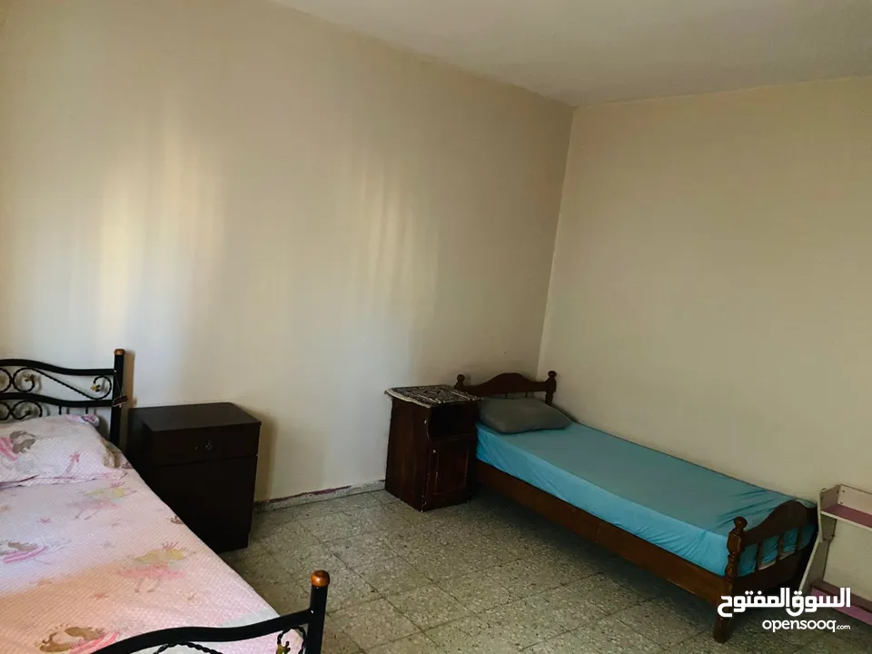 غرفة شاغرة في سكن للبنات