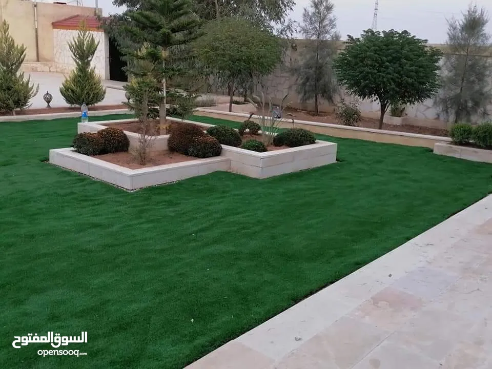 عشب صناعي كثافات مختلفه و جلد بي في سي بلجيكي