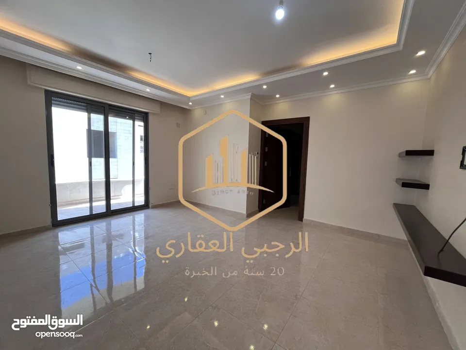 شقة / للايجار / 3نوم / طابق اول من فيلا / 200 متر / دابوق
