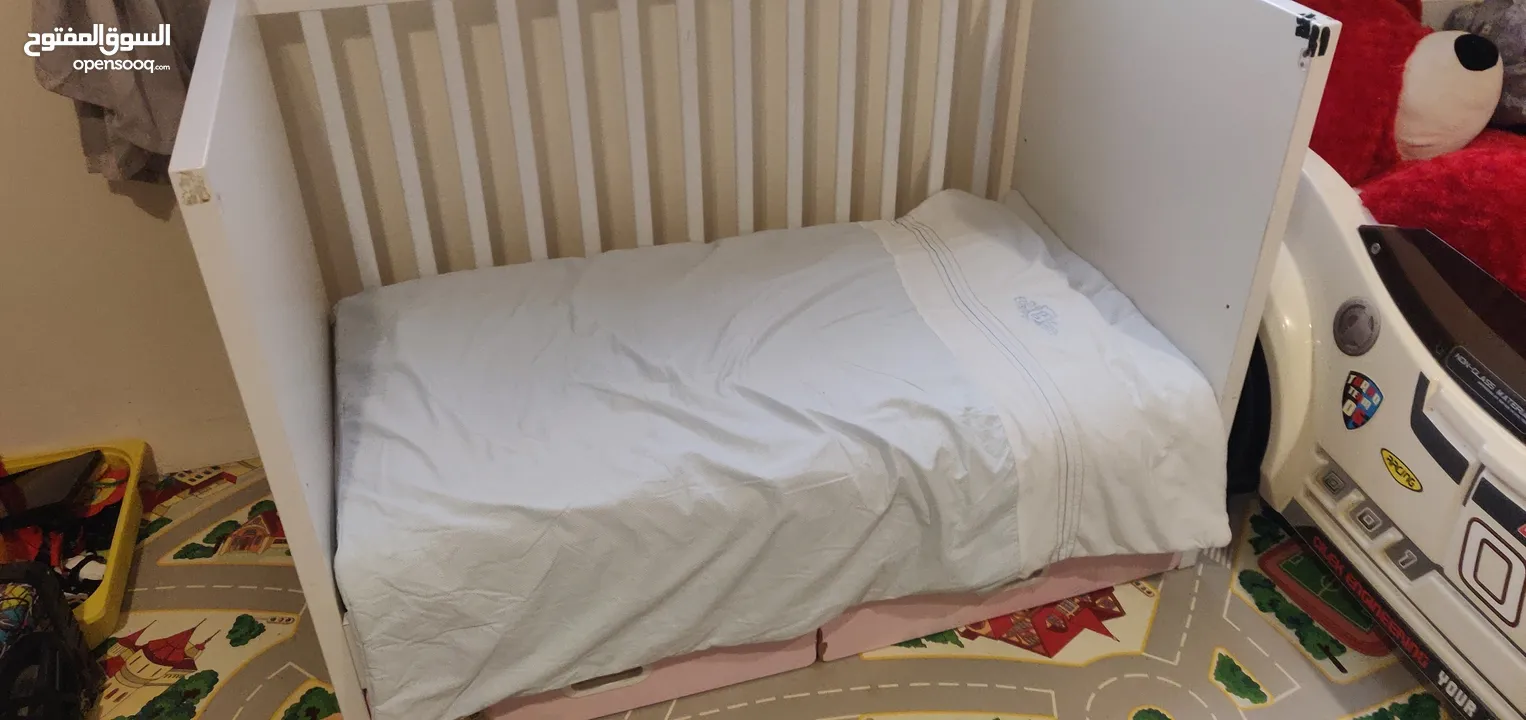 سرير اطفال مع مرتبة من IKEA