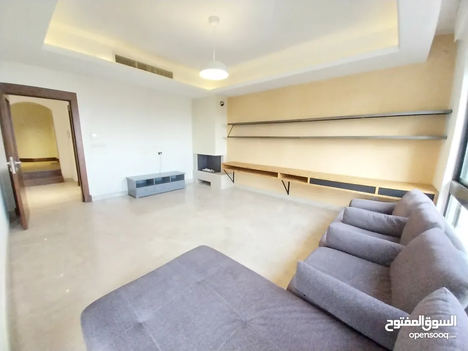 شقة غير مفروشة للإيجار 375م2 ( Property 19249 )-175072681