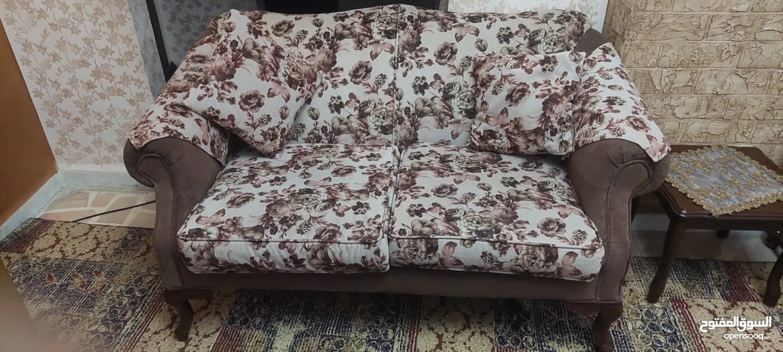 طقم كنب + طاولات وسط