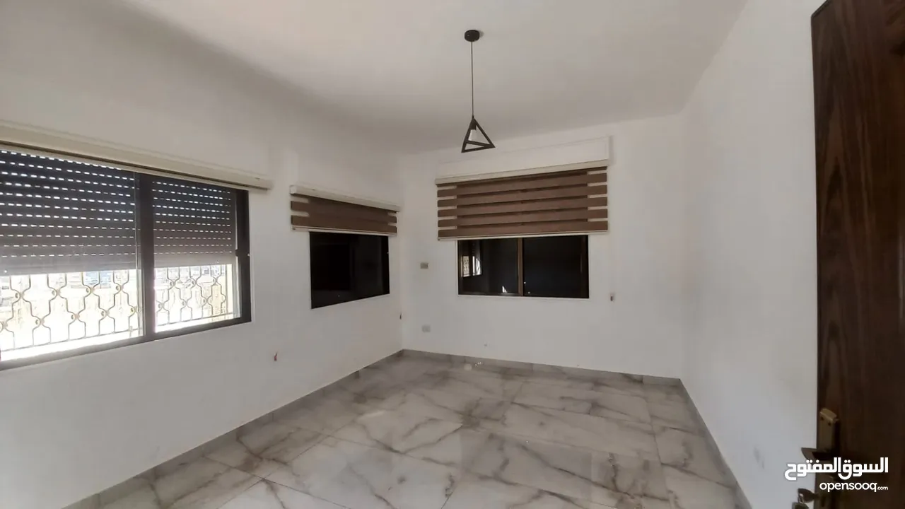 شقة  غير مفروشة للايجار في عبدون  ( Property 40264 ) سنوي فقط