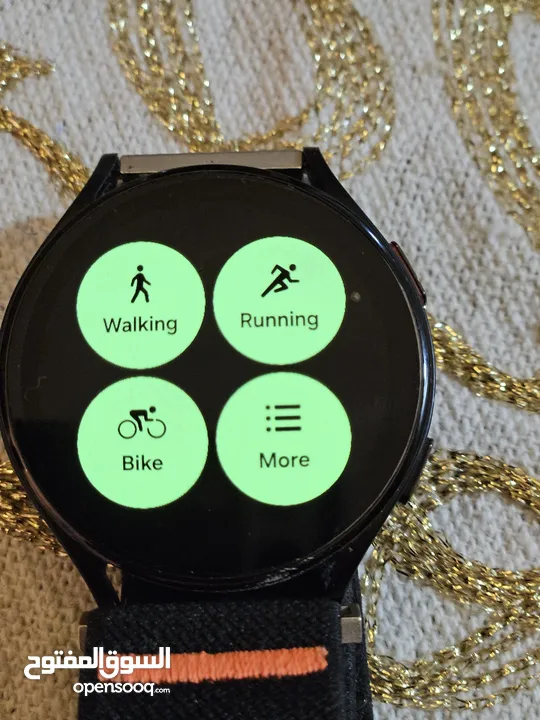 ساعة ذكيه من نوع سامسونج جالكسي ووتش 5  بحاله ممتازه مع الشاحنgalaxy watch 5