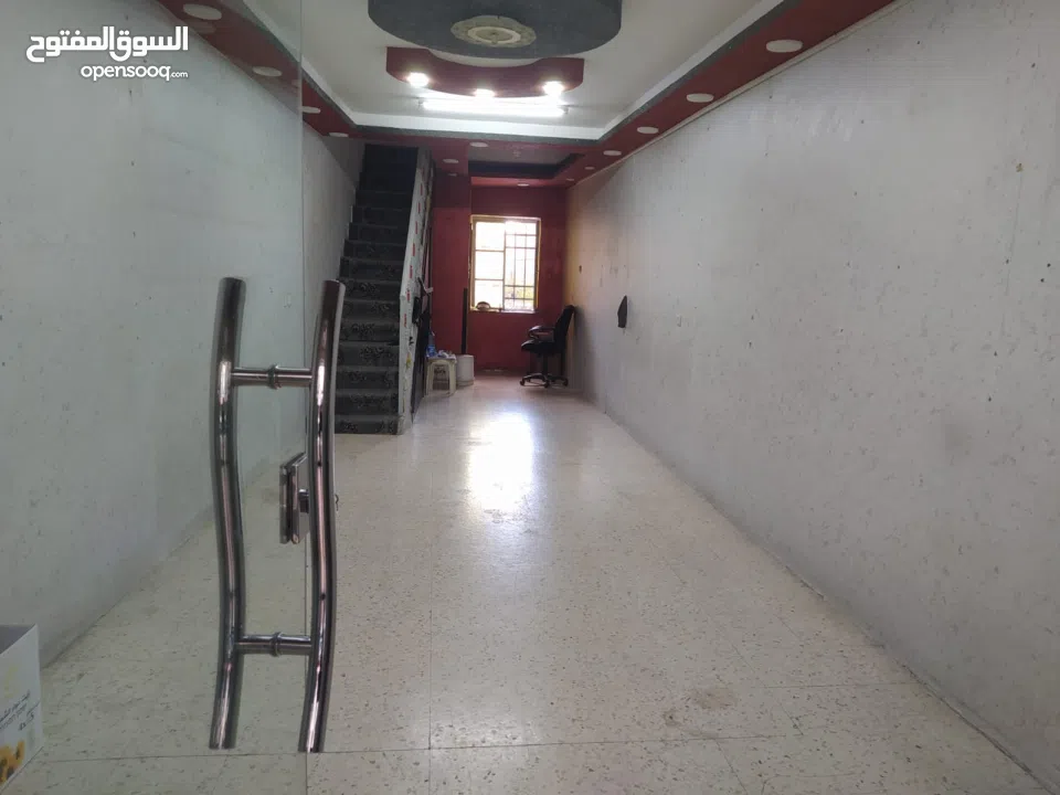 محل تجاري للضمان في رام الله البلد .. مقابل شارع الحسبة .. بجانب بنك القاهرة عمان سابقا