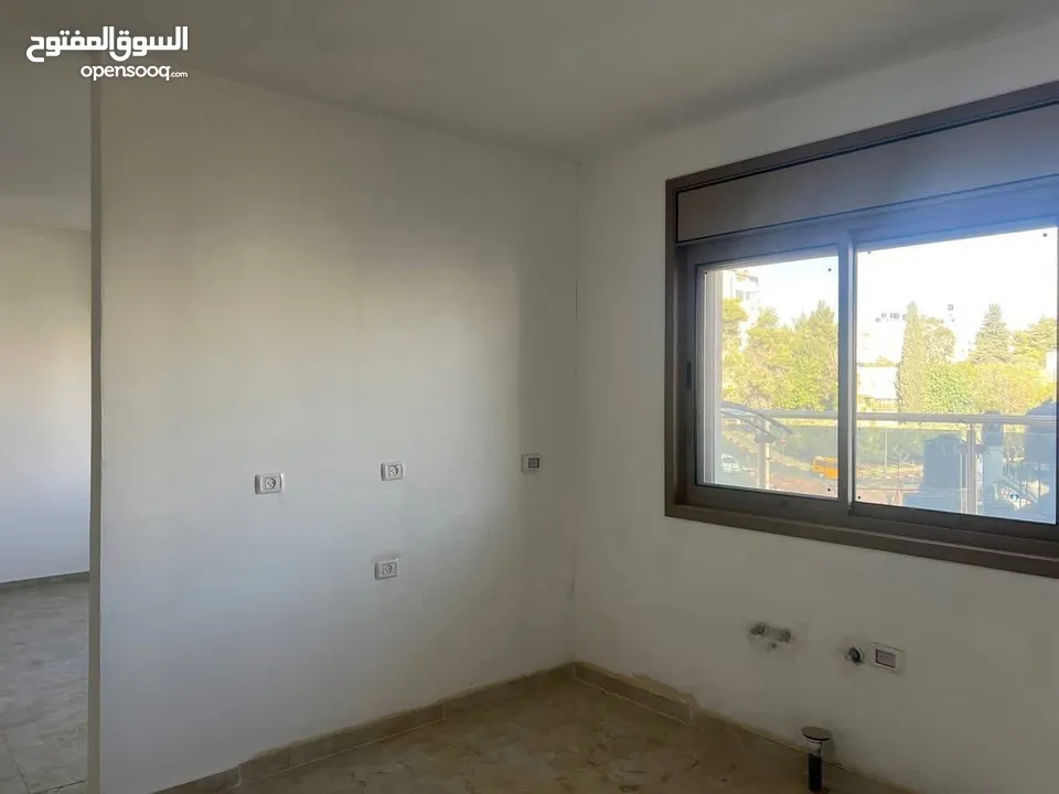 شقه لم تسكن من قبل للبيع في عين مصباح قرب مقر الاذاعه والتلفزيون