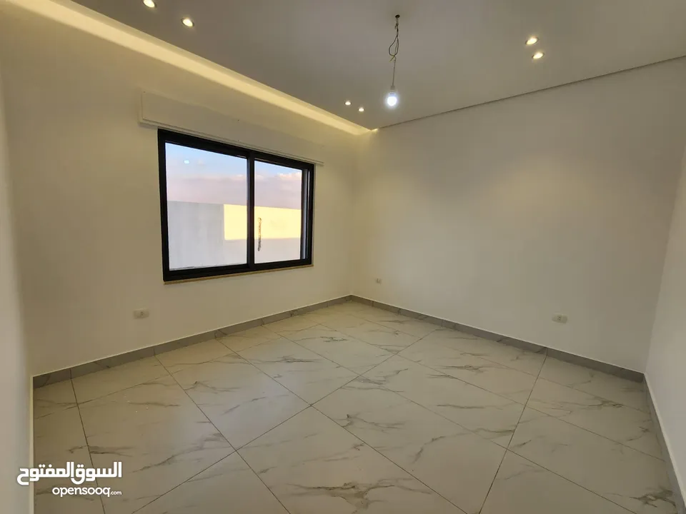 شقة شبه ارضي للبيع في حجار النوابلسة - 14254