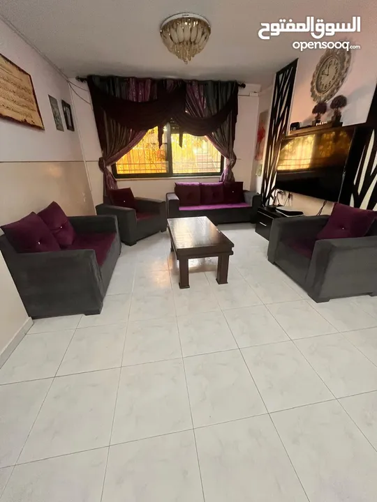 اثاث مستعمل بحالة جيدة (طقم كنب/ طاولة سفرة/ مزنون/ طاولة وسط/ براويز/ برداي)