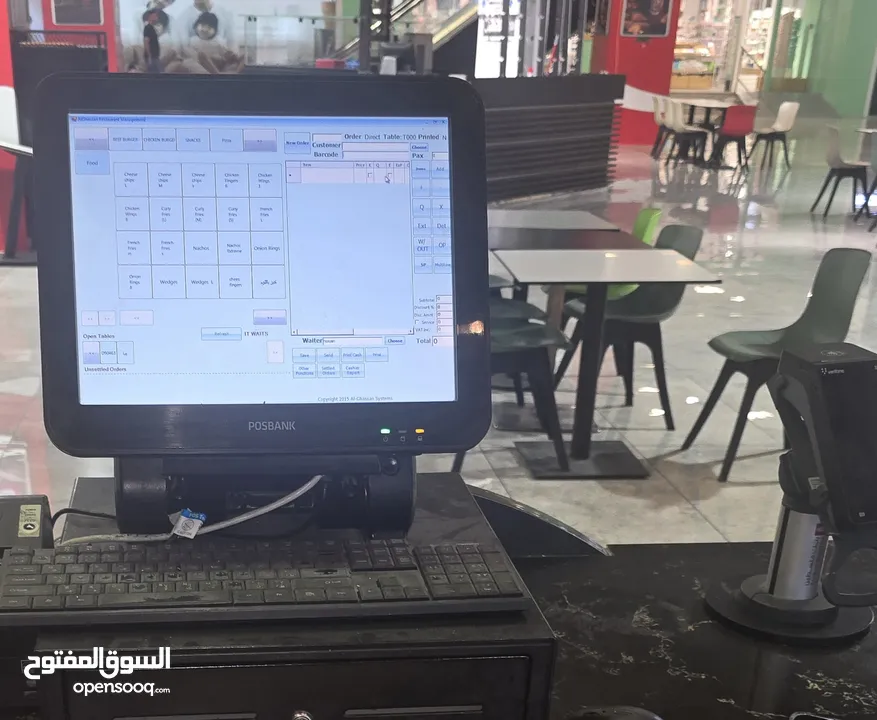 عدة مطعم برغر وبيتزا كاملا للبيع بسبب الاغلاق