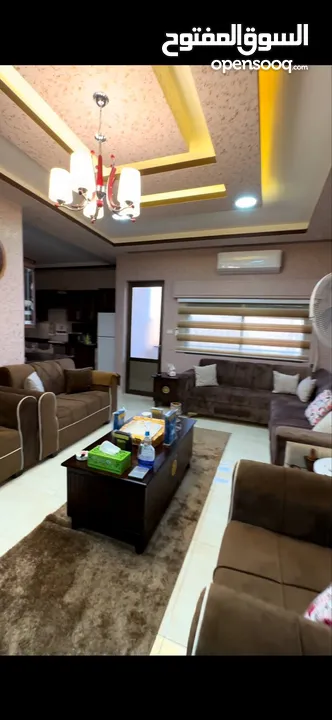 شقة مساحة 150م للبيع البتراوي خلف فندق جوابرة شارع الكرامة طابق 3