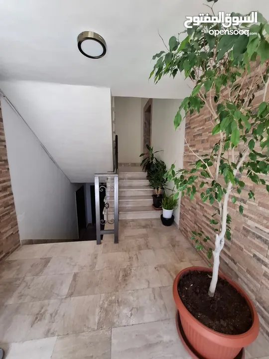 شقة طابقية فاخرة نصف مفروشة - الروابي (عمارة عائلية) Luxury Semi-Furnished Apartment for Rent