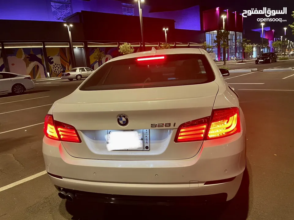 BMW 528i بي ام