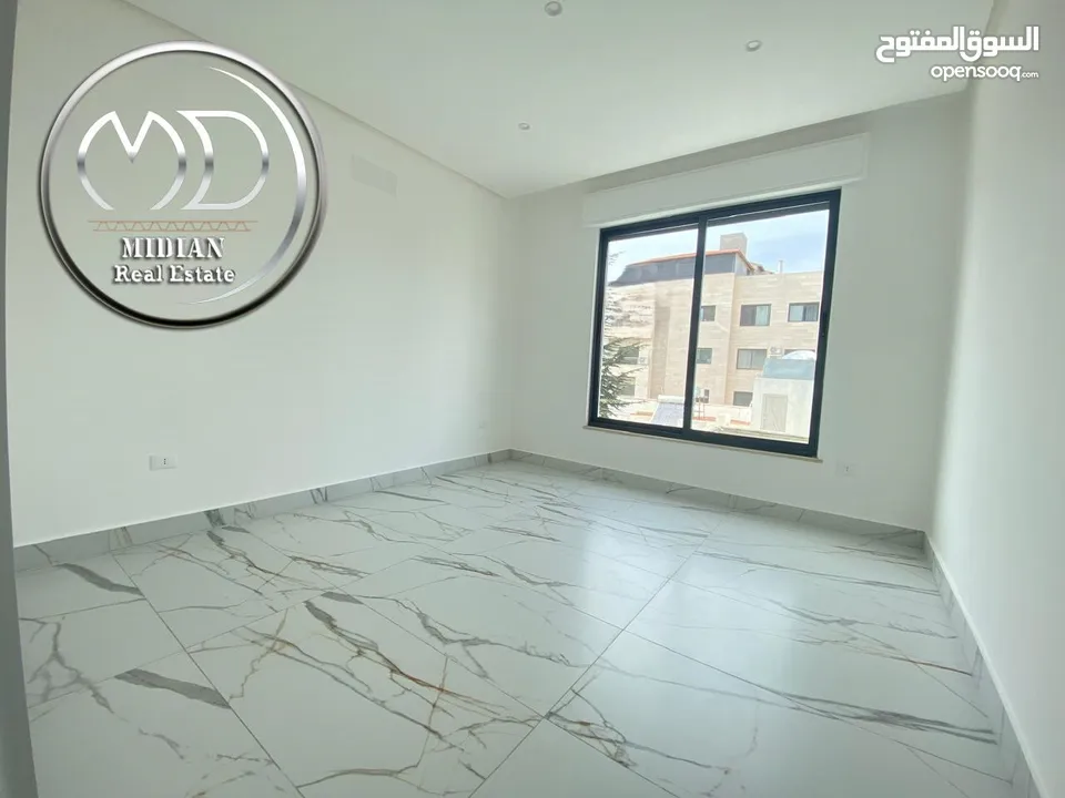 شقة دوبلكس جديدة فارغة للايجار خلدا طابق اخير مع روف مساحة 250م مع تراسات اطلالة رائعة جداً