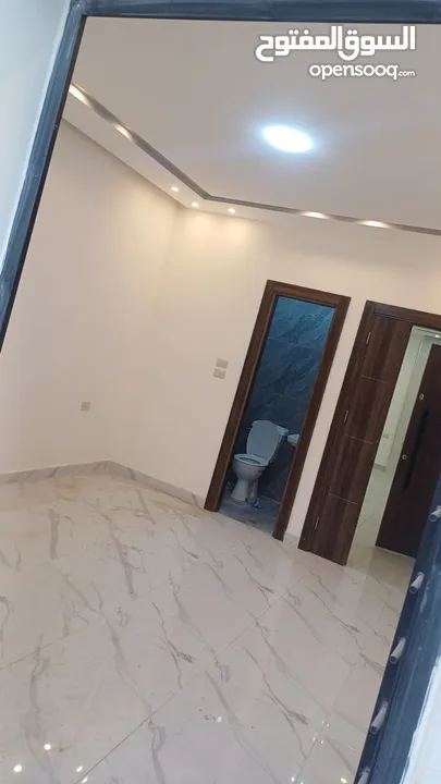 شقه جاهزة للبيع بناء جديد لم تسكن من قبل.