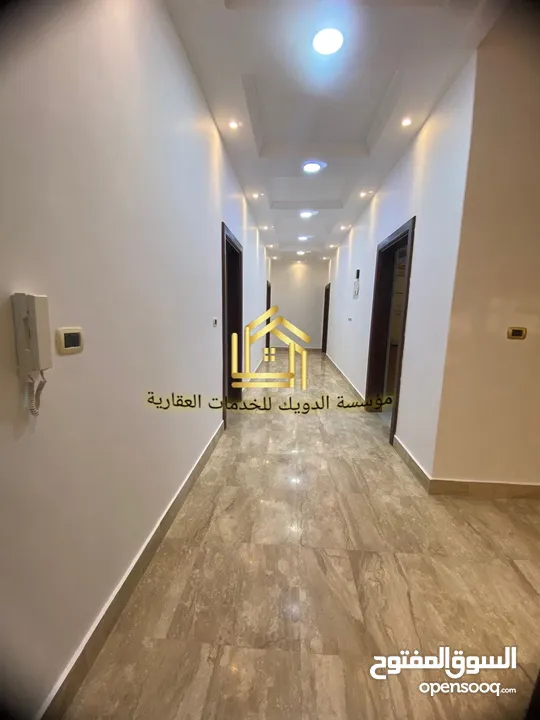 شقة دوبلكس أول مع روف مع ترس بإطلالــــه رائعة