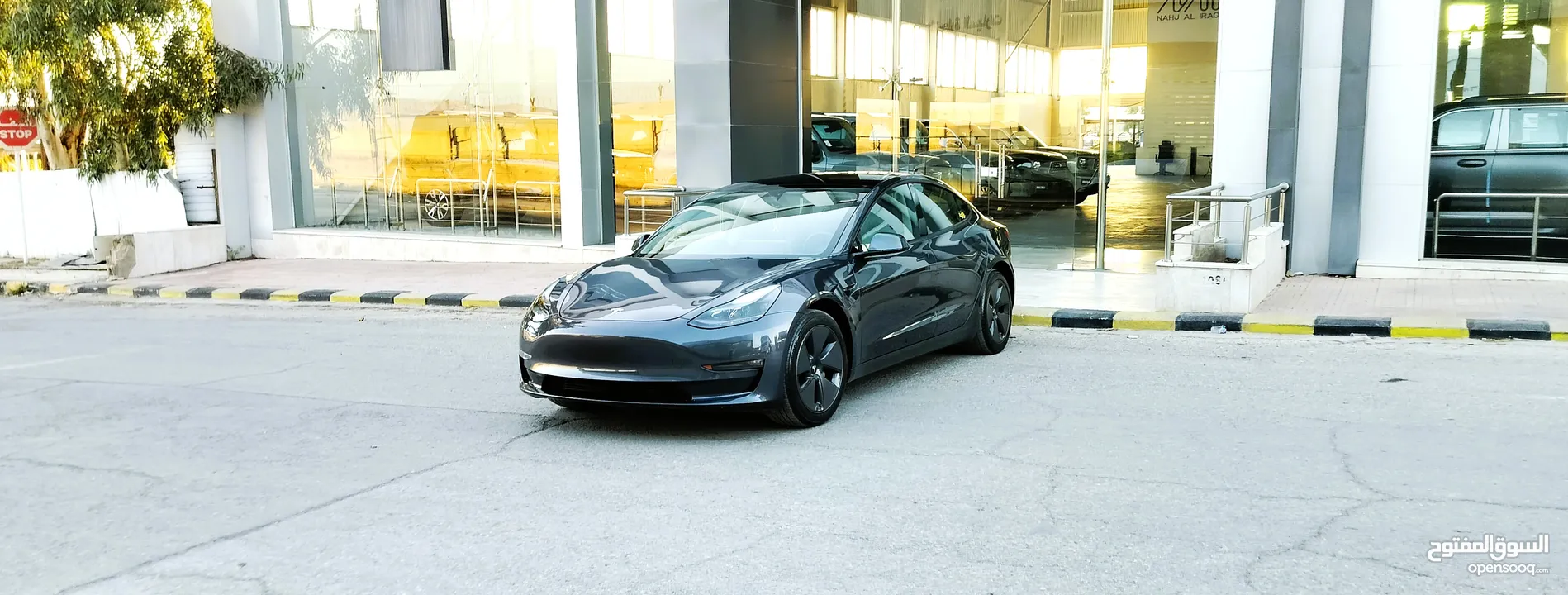 تيسلا 2023 MODEL 3 فحص كامل B+ auto score بحالة الوكالة لون فيراني مميز ممشى قليل بسعر لقطة ومحروووق