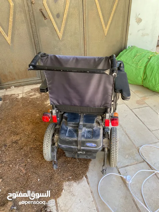 كرسي متحرك كهربائي مستعمل بحالة ممتازة زي الحديد غير مستهلك كل اشي فيه شغال