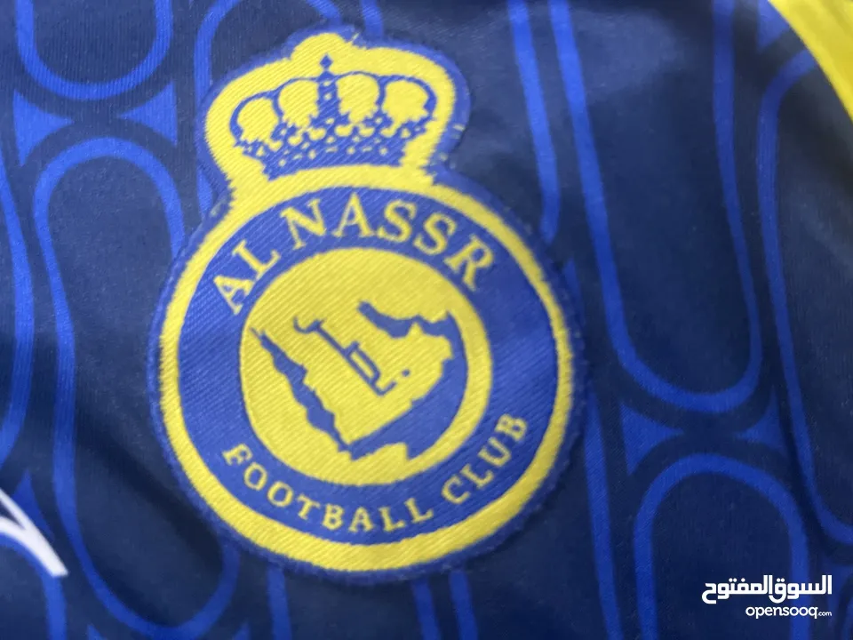 قميص نادي النصر السعودي القميص اصلي 100٪من اديداس وليس عليه شئ طباعة استعماله تحت المتوسط لاكنه جديد