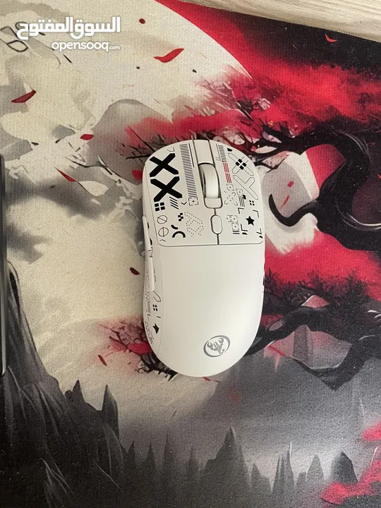 Pc للبيع مع شاشتين وماوس وكيبورد وسماعه