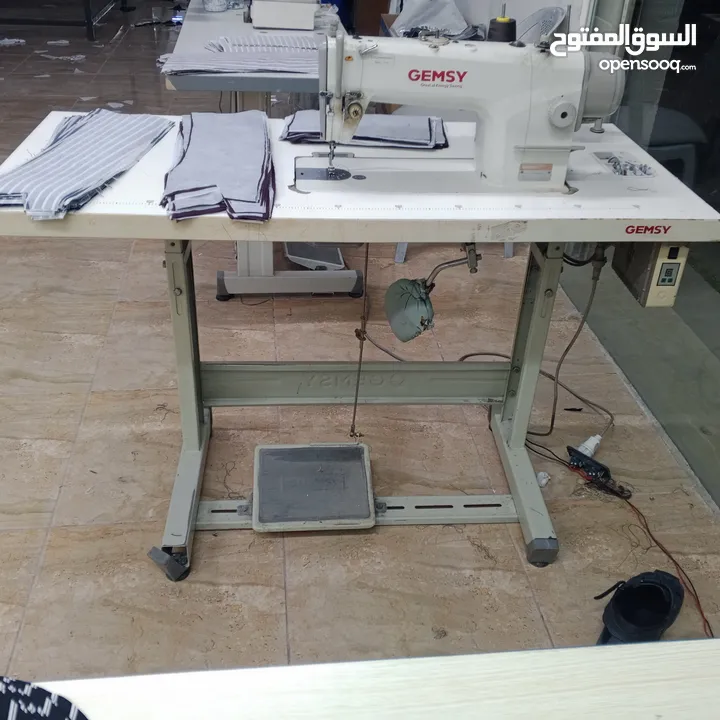 #ماكنات خياطه #مقص كهرباء  السلام عليكم / البيع لداعي السفر مشغل كامل استعمال الماكنات شهرين فقط