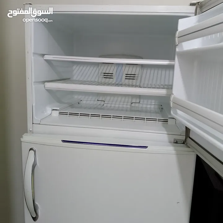 ثلاجة تروبيكال 24قدم لون ابيض مستعملة بحالة الوكالة