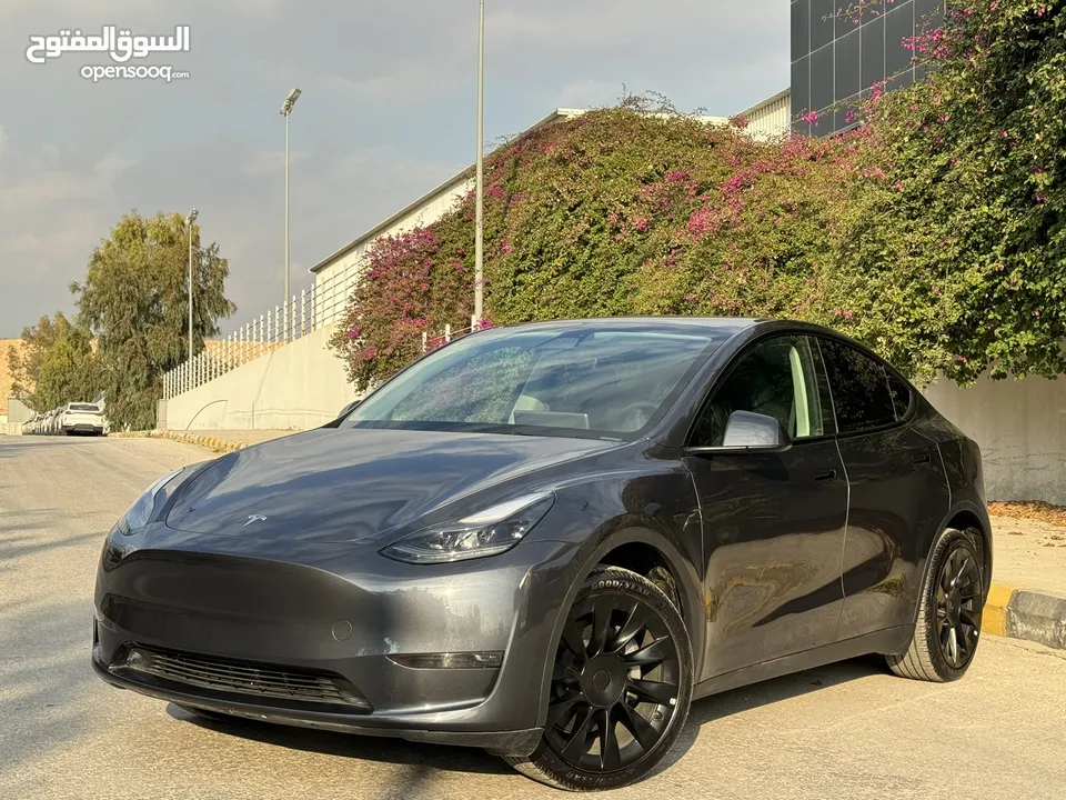 Tesla model Y 2022 7 مقاعد