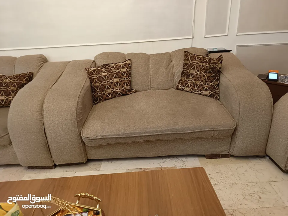 طقم كورنر 7 مقاعد مع طاولة و 3 طاولات سيرفس
