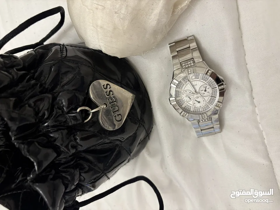 ساعه guess اصليه لون فضي