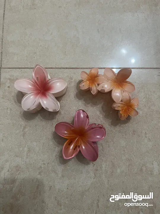 3 flower hair clips