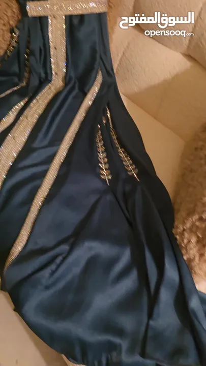 فساتين وقفطان وجلابيات منوعة للبيع