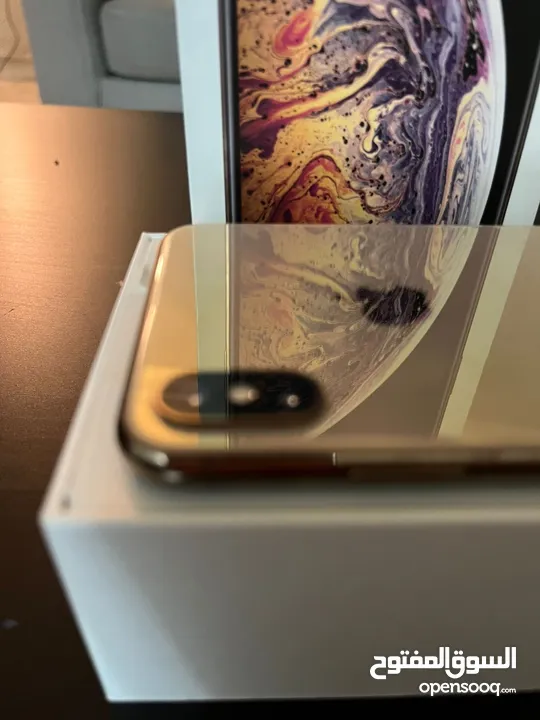 ايفون xs max للبيع بحالة الوكالة مع كرتونتو الاصلية