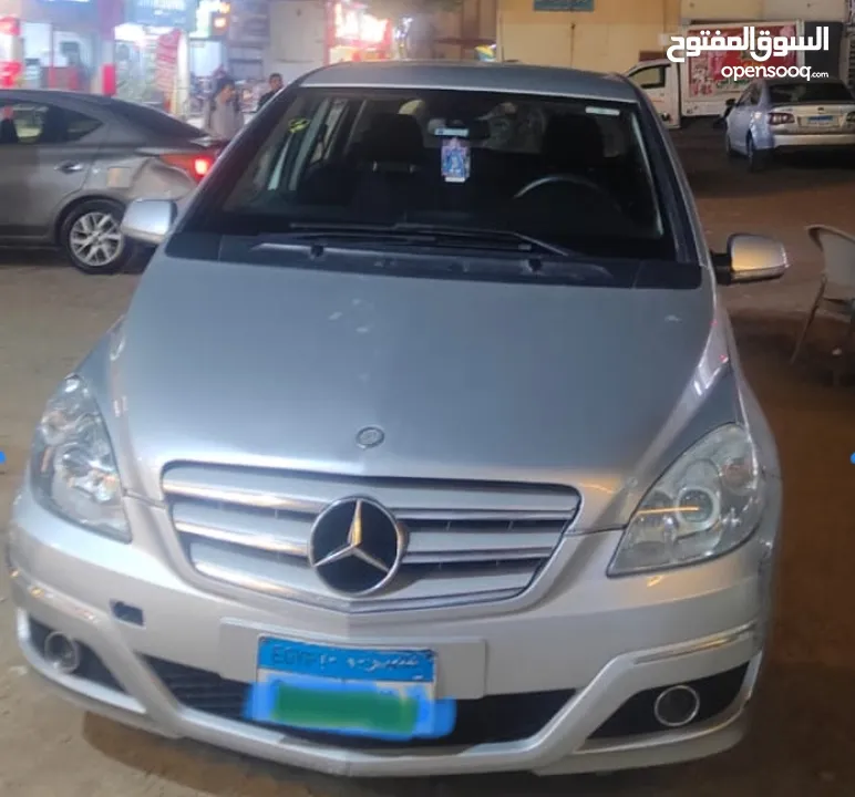 مرسيدس b160فبريكه اتوماتك1500cc دواخل وسقف وشنطه رخصه سنتين ونص مرور الشرطه لا تحتاج اي مصاريف 2010