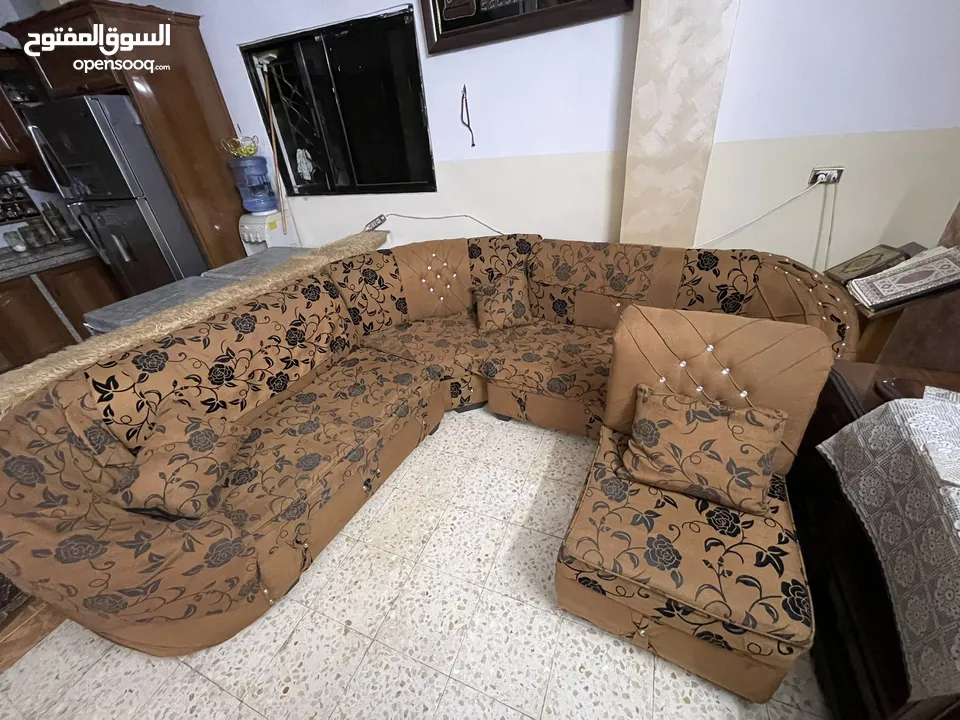 كورنر 8 مقاعد + طاولة وسطية + طاولة تلفاز + طربيزة فقط