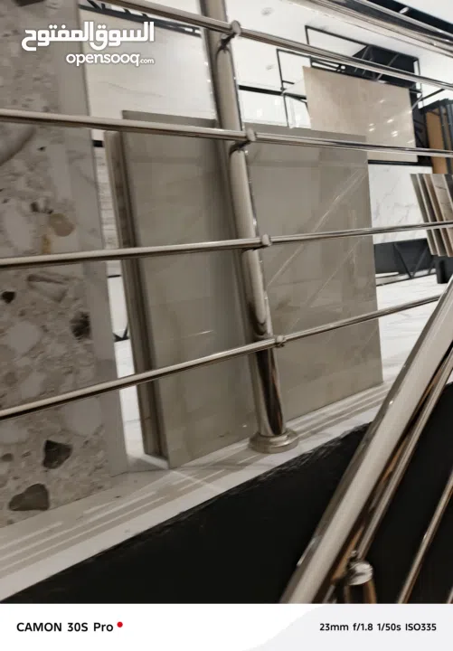 شروات بلاط مشكل داخل معرض للبيع بسعر مغري جدا وشاور حمام زجاج مع ارضيه جديد للبيع