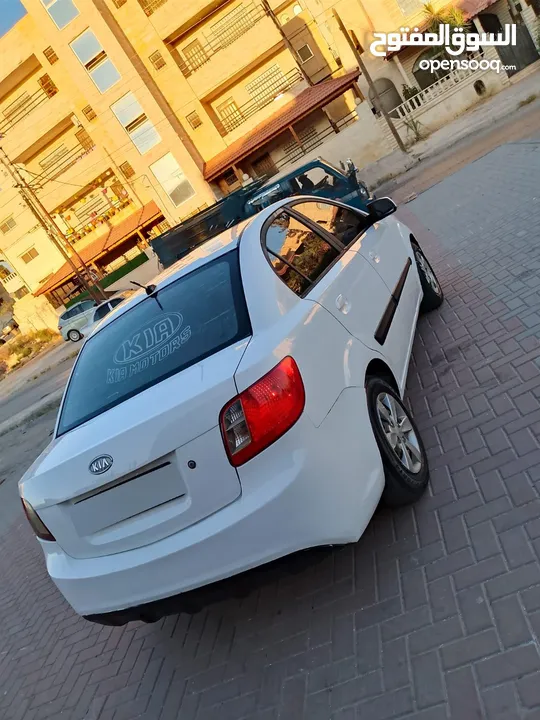 كيا ريو موديل 2012
