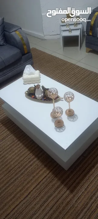 طاوله وسط مع سيرفيس