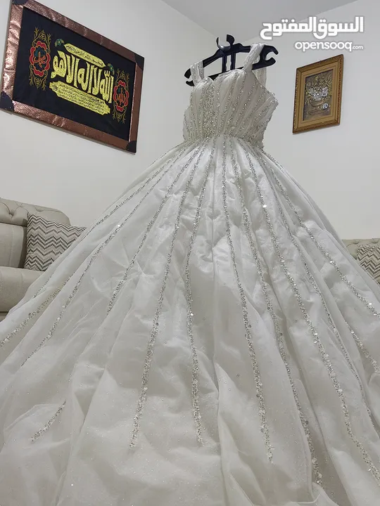 بدلة عاروس ابيض نظيف